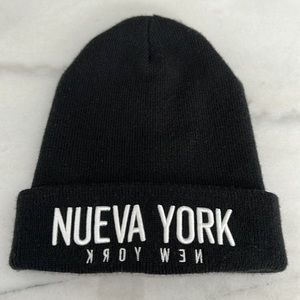 Aritzia La Notte Nueva York New York Black Beanie